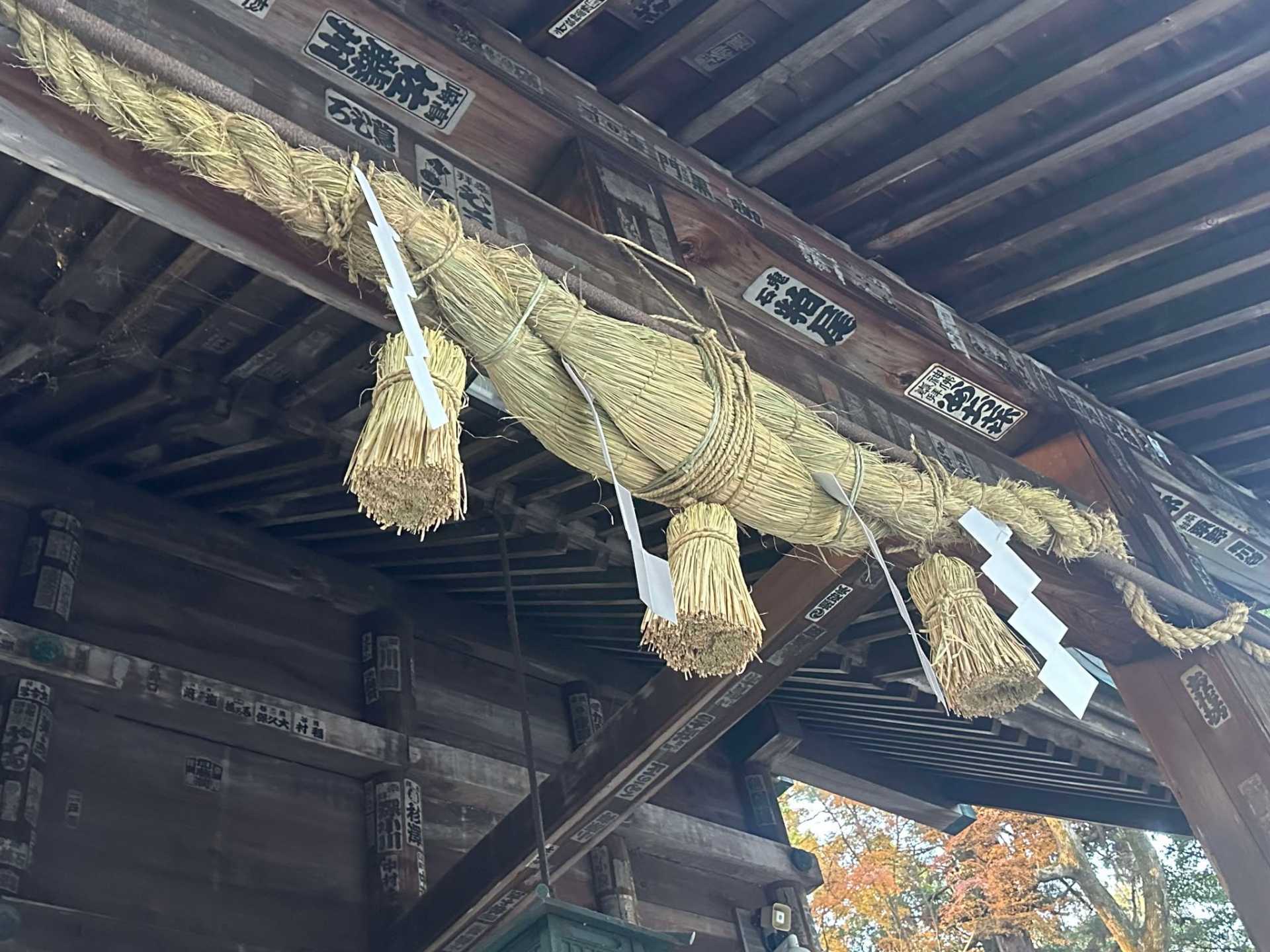 境内散策（神社のしめ縄）